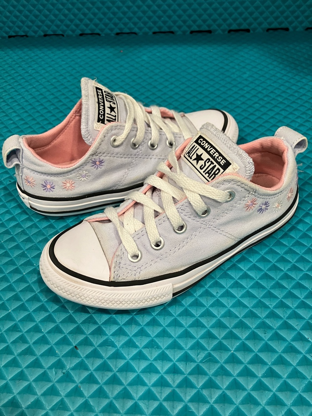 CONVERSE Girls Chuck Taylor All Star Madison "Florals" Low Top Sneakers | 13
